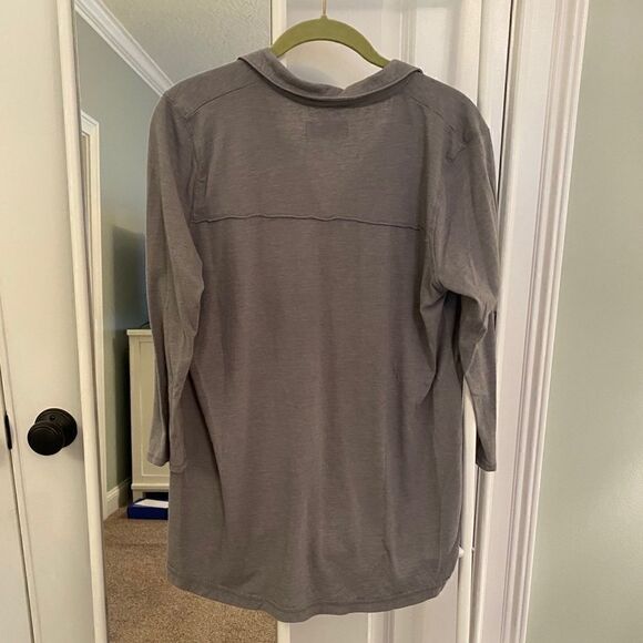 Abercrombie and Fitch Gray collared button down - Picture 10 of 16